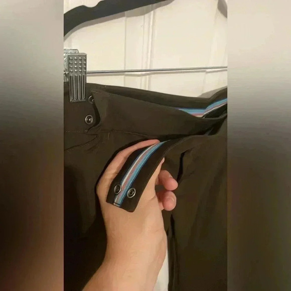 Women’s Under Armor Pants Capri Convertible Pants Dark Brown Great Condition - Picture 3 of 10